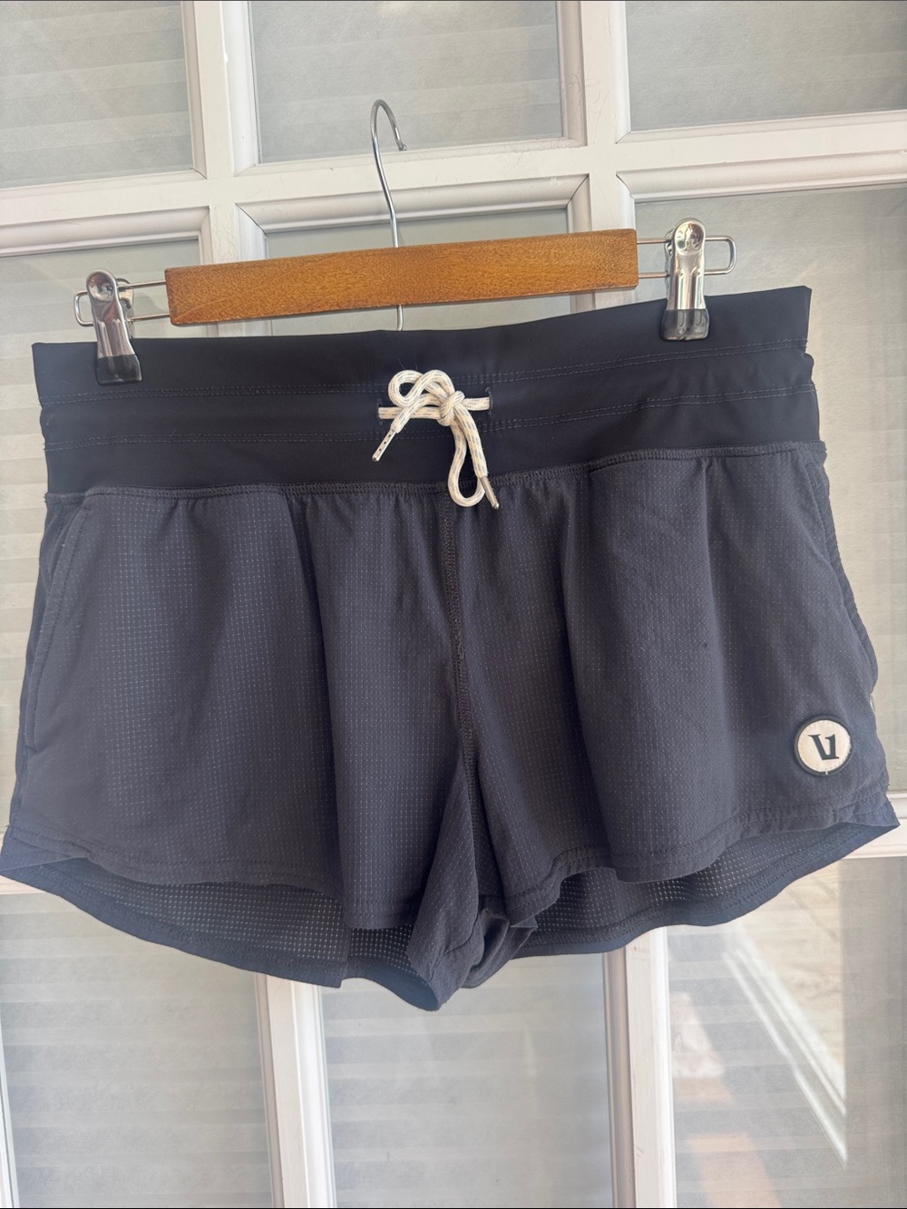 Vuori Seabreeze Black Women's Shorts Drawstring Small